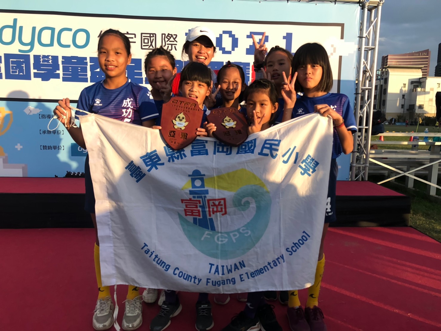 110學童盃四年級女子組冠軍及六年級女子組亞軍
